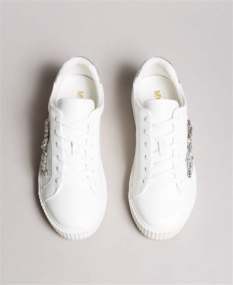 Sneakers in similpelle con pietre .